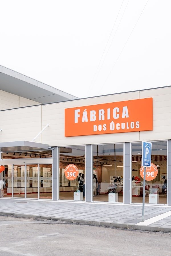 fabrica-dos-oculos-original-chaves-fachada-loja 2-min