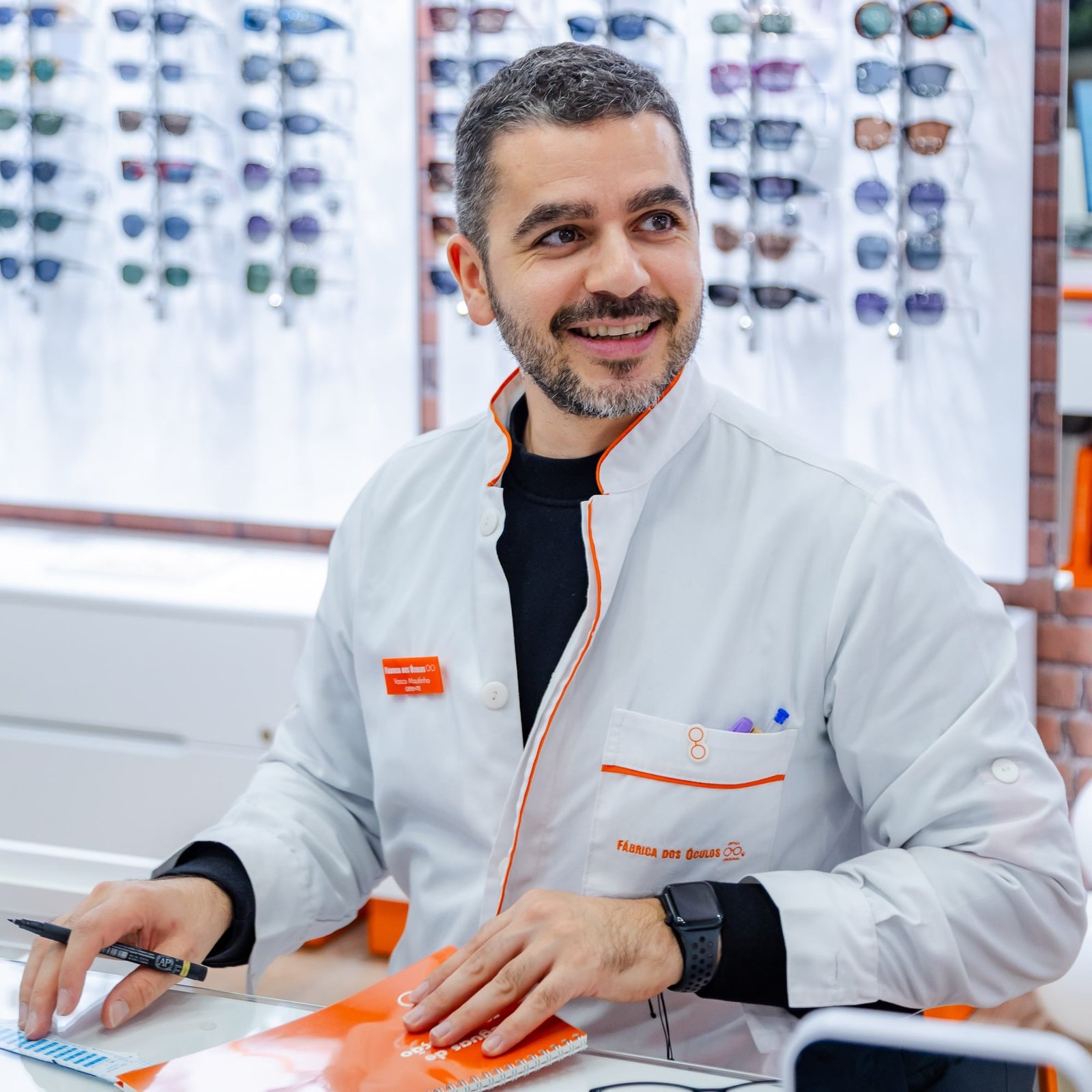fabrica-dos-oculos-original-palacio-gelo-colaborador-optometrista
