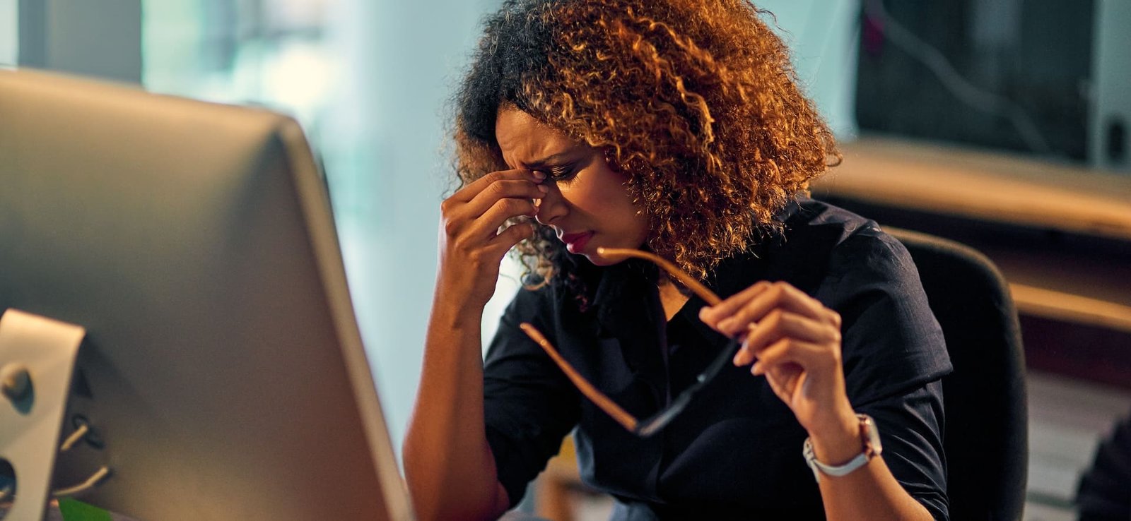 Sente os olhos cansados Saiba como evitar a fadiga ocular digital